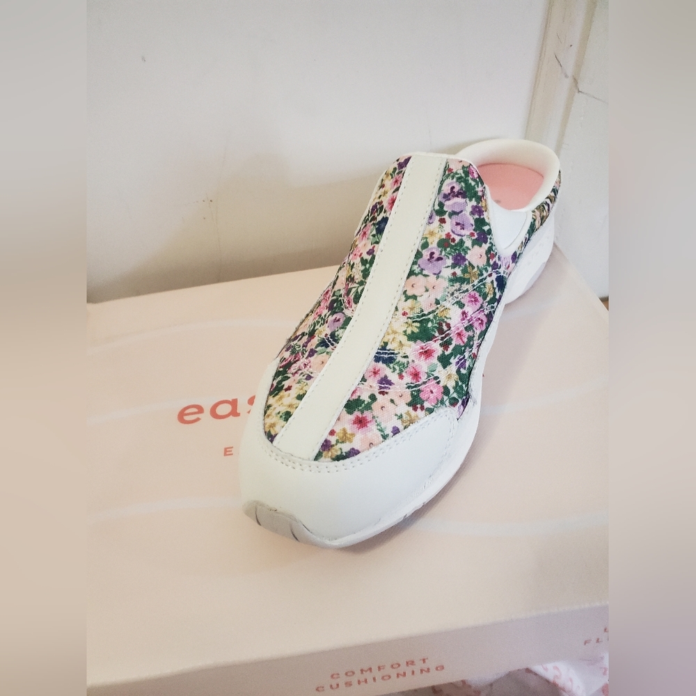 Traveltime Clogs - Picture 6 of 9